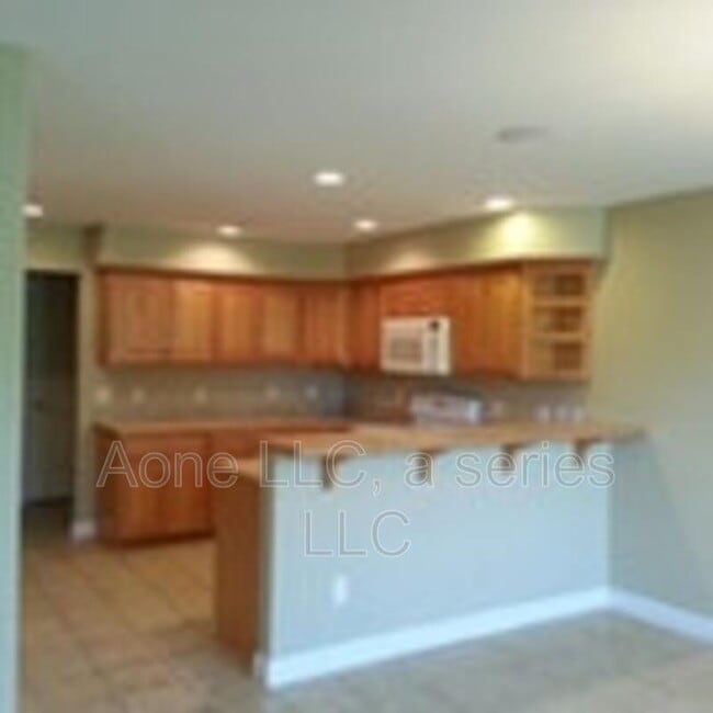 Building Photo - 4430 SE Oak Bend Dr