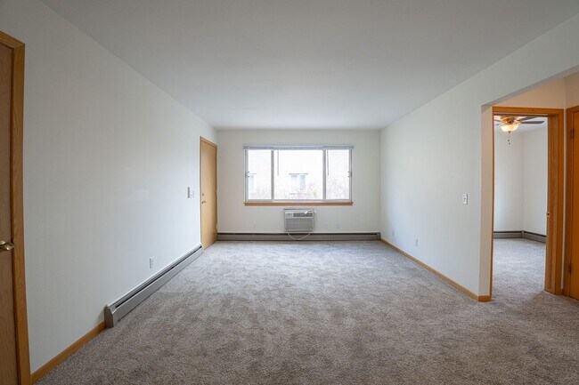 Foto del edificio - 2411 Brentwood Pkwy