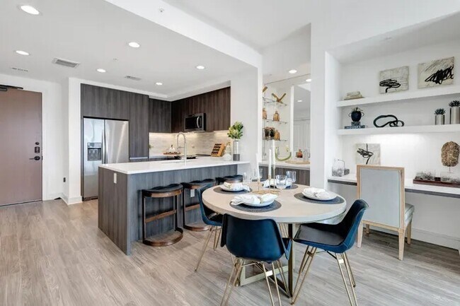 Foto del edificio - Luxury High-Rise Living with Up to 4 Weeks...