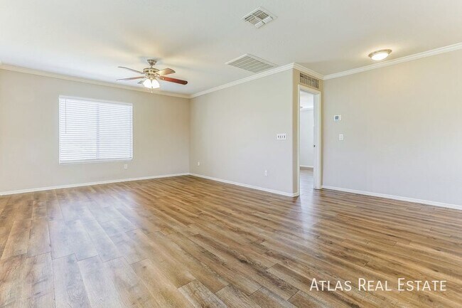 Building Photo - 912 E Mayfield Cir