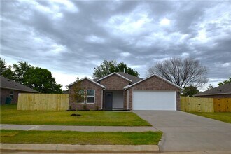 Building Photo - 322 Texas Ave