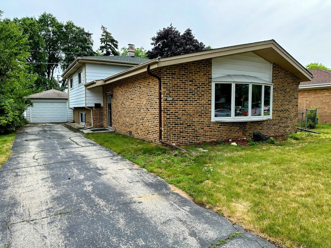Primary Photo - 5535 Oakton St