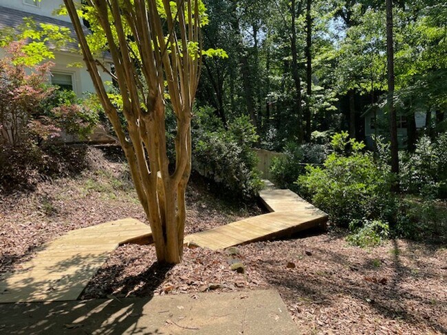 Building Photo - Newly Renovated Home Available for July!