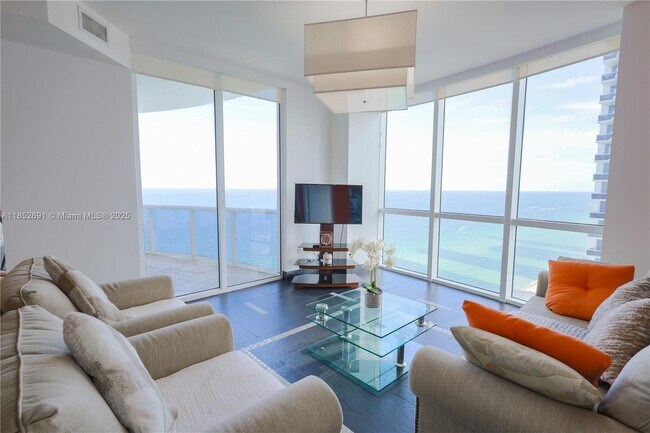 Foto del edificio - 18201 Collins Ave