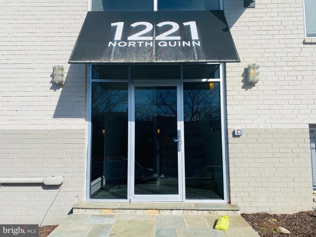 Building Photo - 1221 N Quinn St