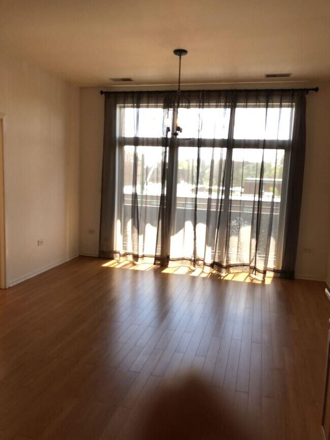 Foto del edificio - 2935 N Clybourn Ave