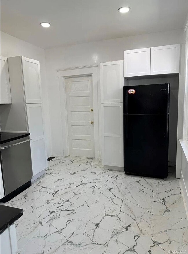 Building Photo - 15 Forbus St