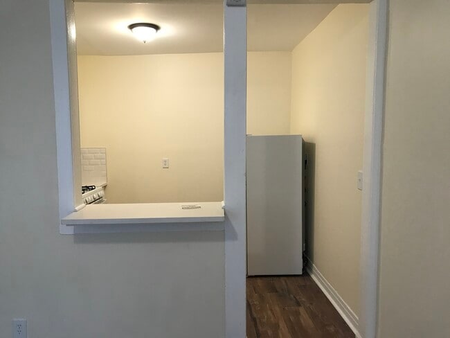 Kitchen - 215 Ashburton Ave