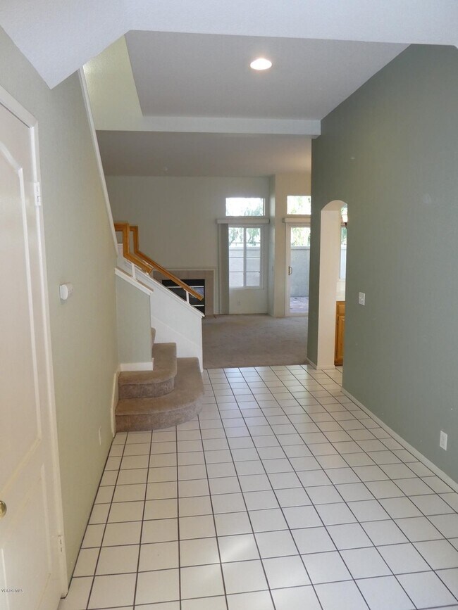 Building Photo - 615 Baywood Ln