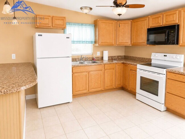 Building Photo - 418 W Maddux St