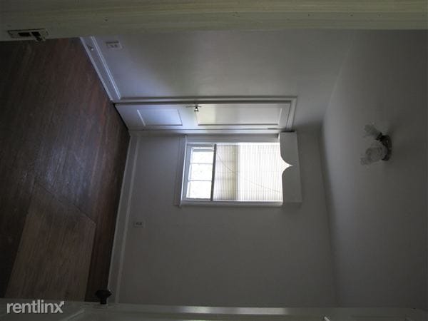 Building Photo - 5010 Pierce Ave