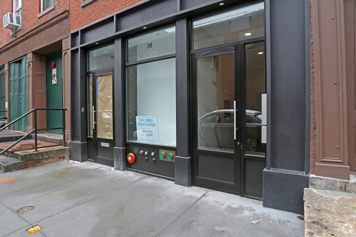 Building Photo - 246 Front St