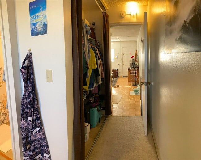 Building Photo - 1 Bedroom Condo