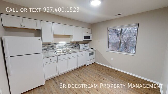 Foto del edificio - 1/2 OFF 1ST MONTH'S RENT! - Updated upstai...