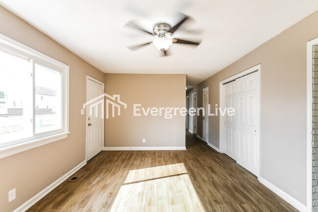 Foto del edificio - 1933 Sloan Ave