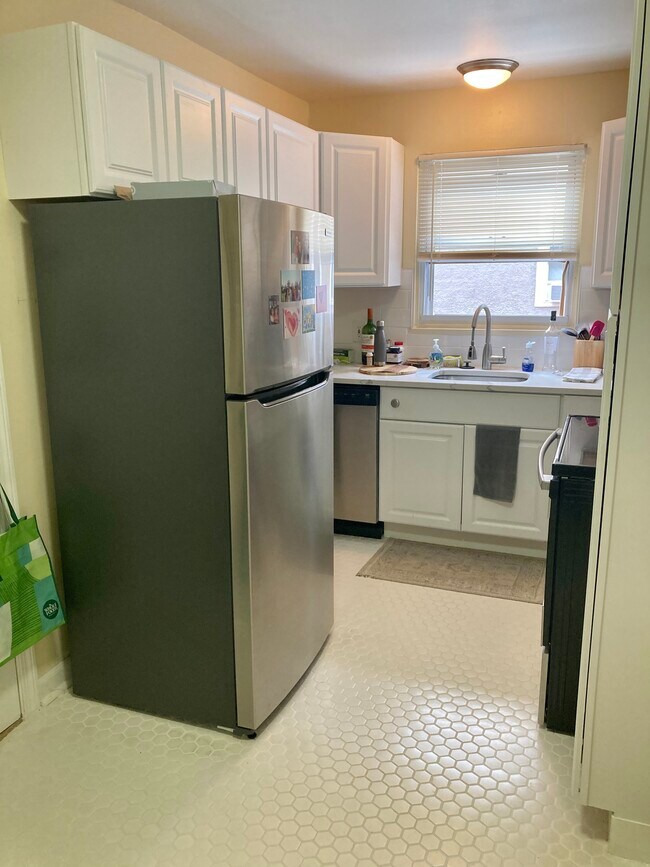 Photo - 877 Farmington Ave Apartment