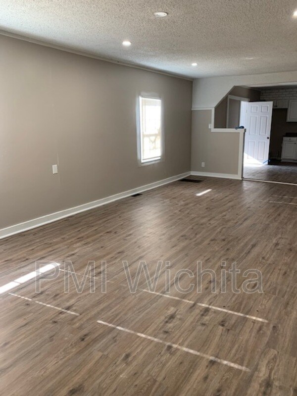 Building Photo - 2201 N Shelton Ave