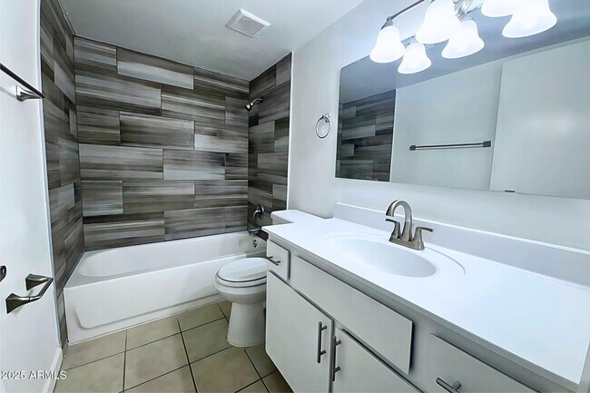 Foto del edificio - 713 W 1st Ave