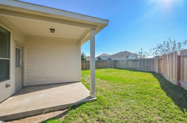 Building Photo - 24811 Colonial Maple Dr