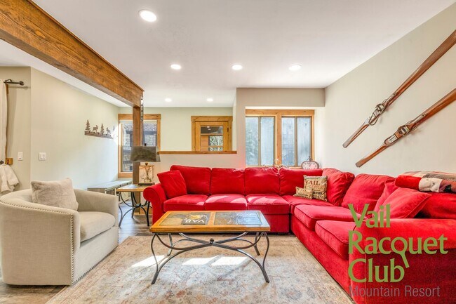 Foto del edificio - Annual Lease - 3BR, 3BA 3-level Townhome w...