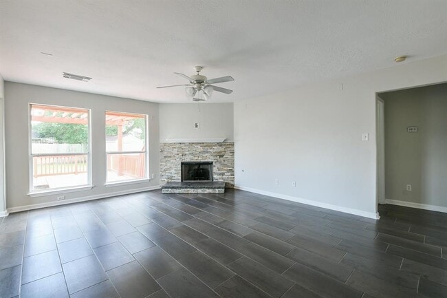 Building Photo - 112 Glade Bridge Ct