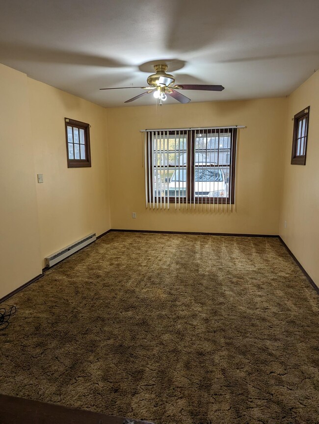 Living room - 215 3rd St