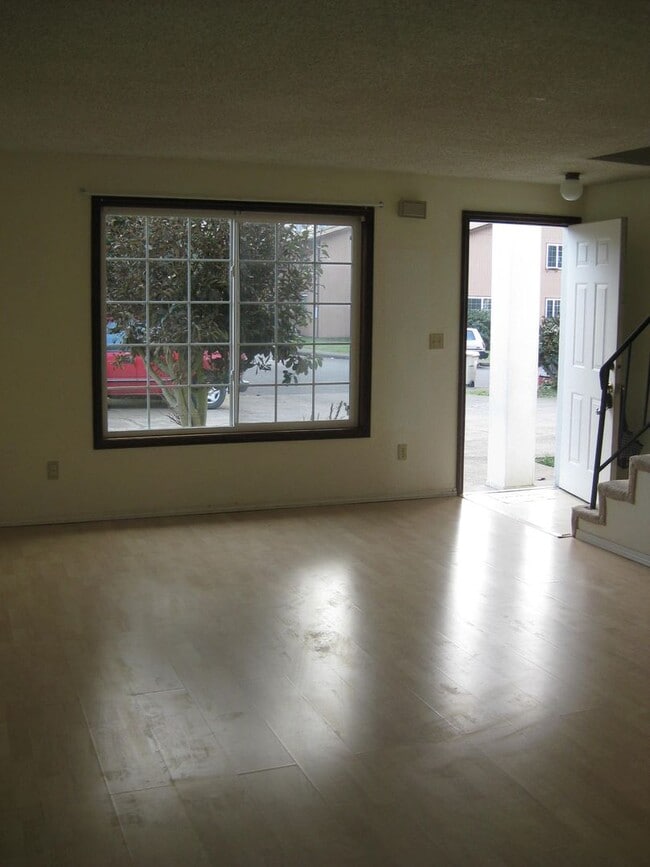 Building Photo - 2-Bedroom Townhouse in South Corvallis!