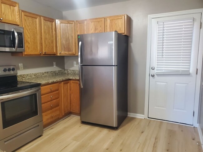 Photo - 1136 Drew St Apartment