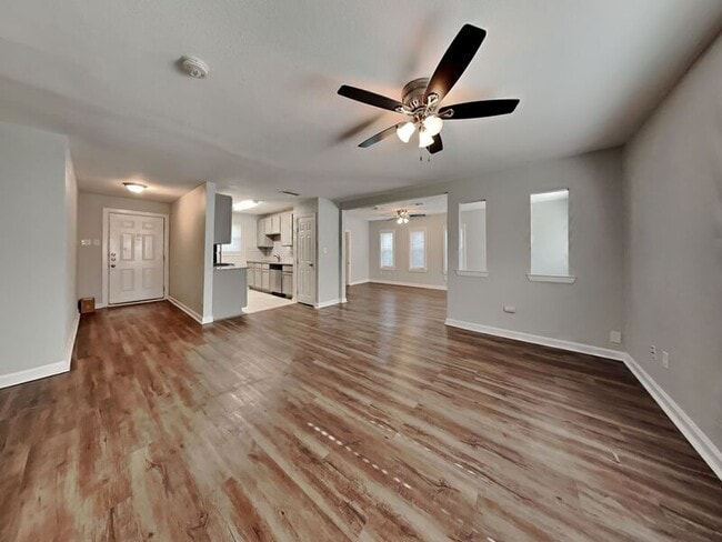 Building Photo - 1724 Spring Lake Dr