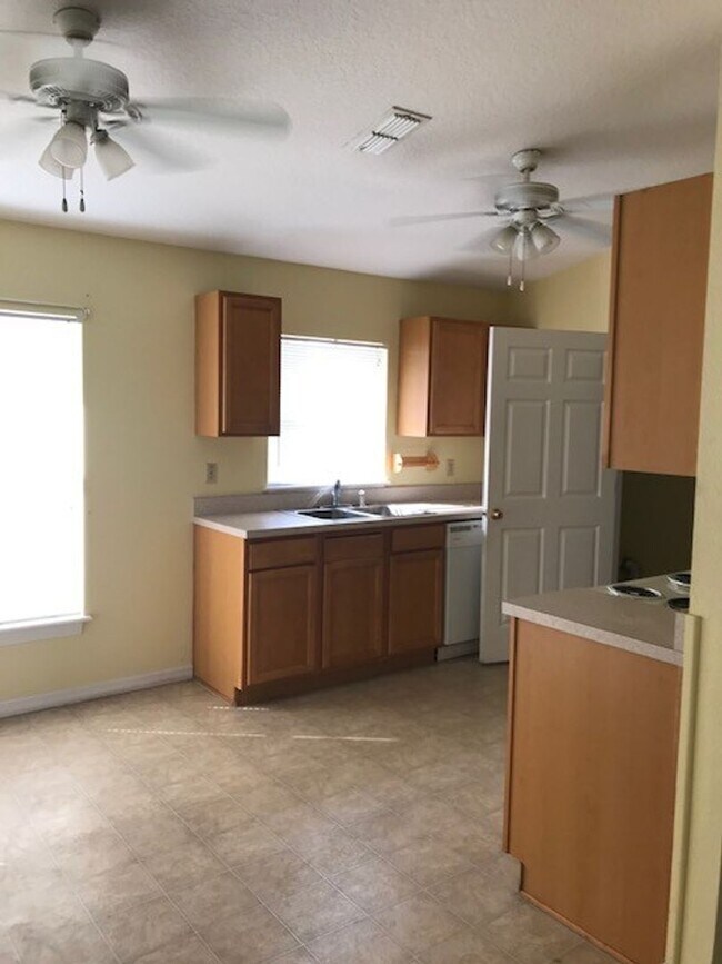 Foto del edificio - 3 bed 2 bath home