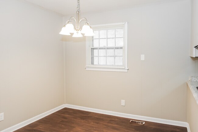 Foto del edificio - 3463 Darlene Cir NW