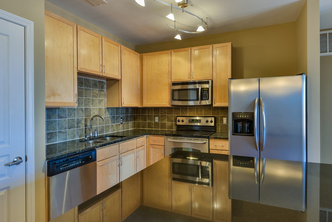 Building Photo - 2 Bed, 2 Bath Condo on West End at Vanderbilt