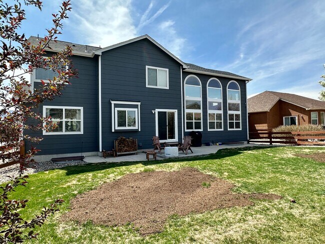 Foto del edificio - Elegant & Spacious 4BD Home with 3-Car Gar...