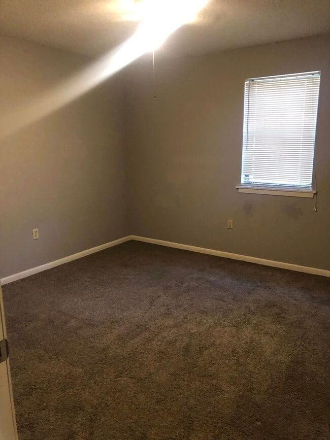 Building Photo - 23 Hartwell Pl