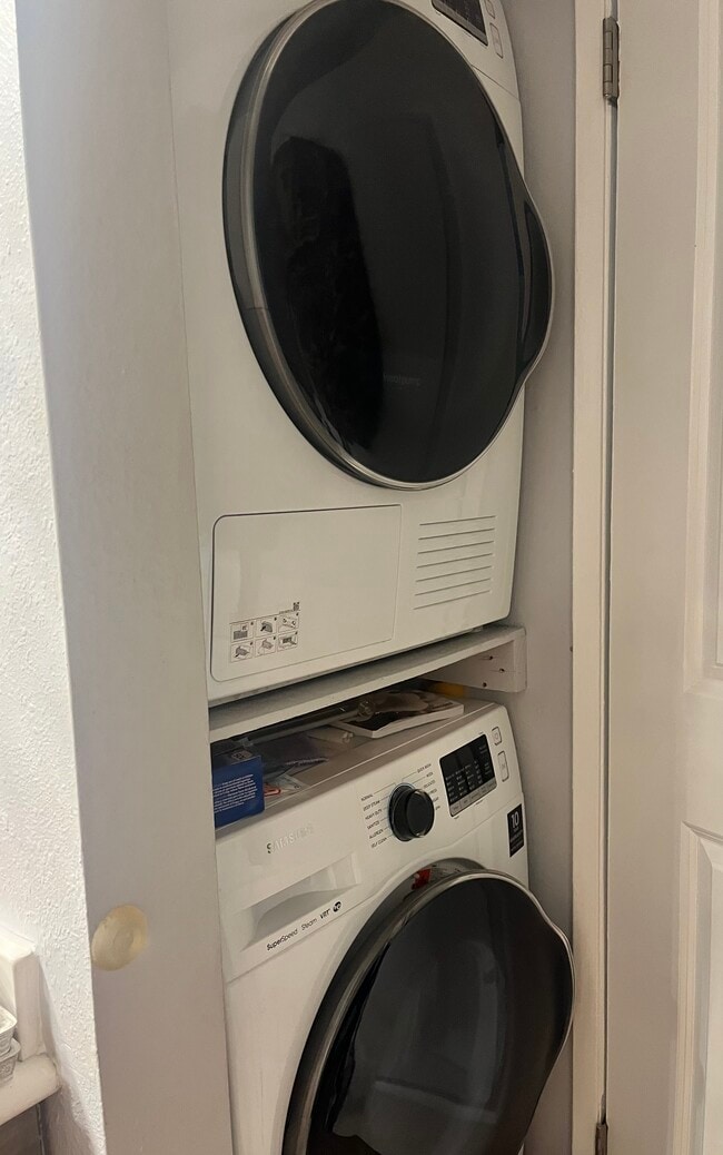 indoor wash/dryer - 2940 N Verdugo Rd