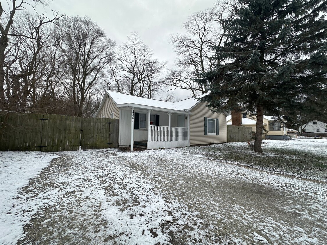 Foto principal - Three Bedroom Home in East Muskegon