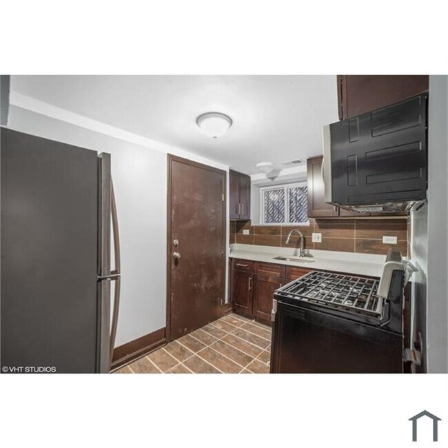 Foto del edificio - 8209 S Marshfield Ave