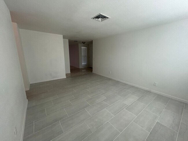 Building Photo - 3 Bedroom 2 Bath College Park 15 Home