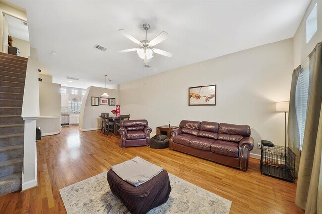 Foto del edificio - 8705 Bryam St