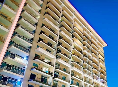 Building Photo - 1400 Hi Line Dr
