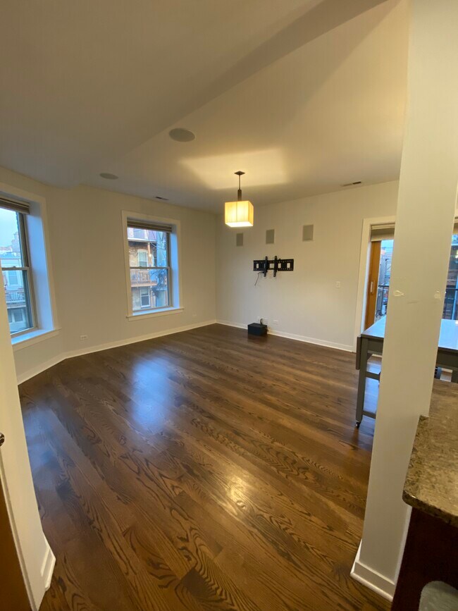 Foto del edificio - 815 W Newport Ave