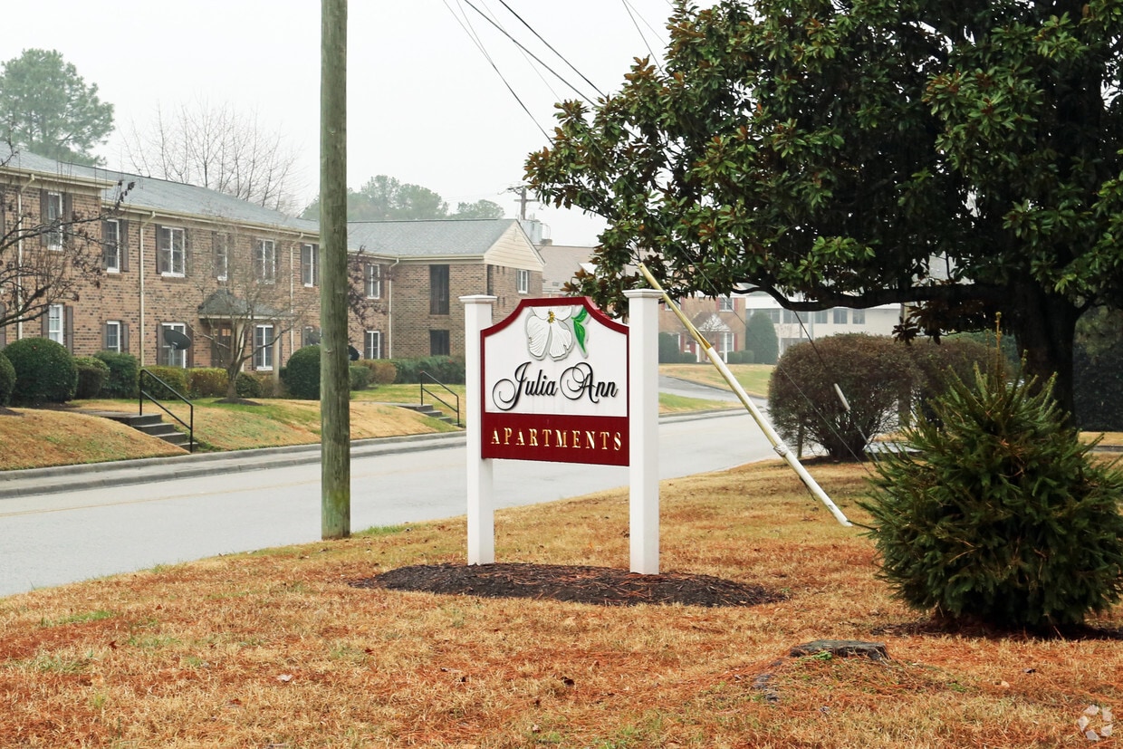 Building Photo - Julia Ann Townhomes