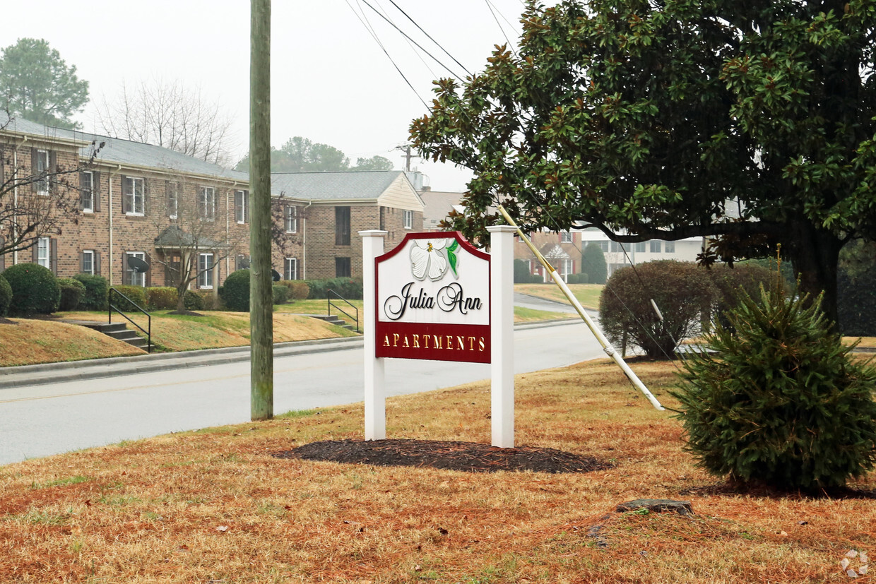 Foto del edificio - Julia Ann Townhomes