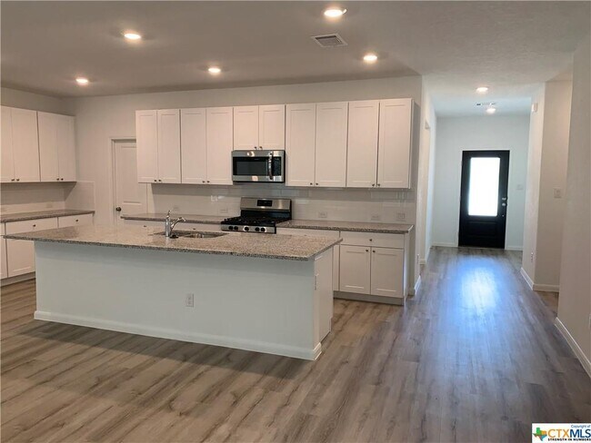 Building Photo - 415 Fig Tree St