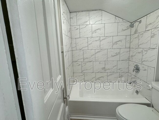 Building Photo - 6637 19th Ave