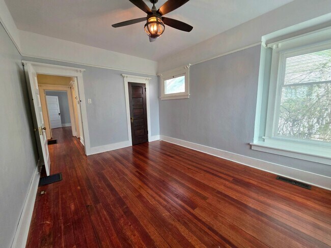 Building Photo - 1033 Carteret Ave