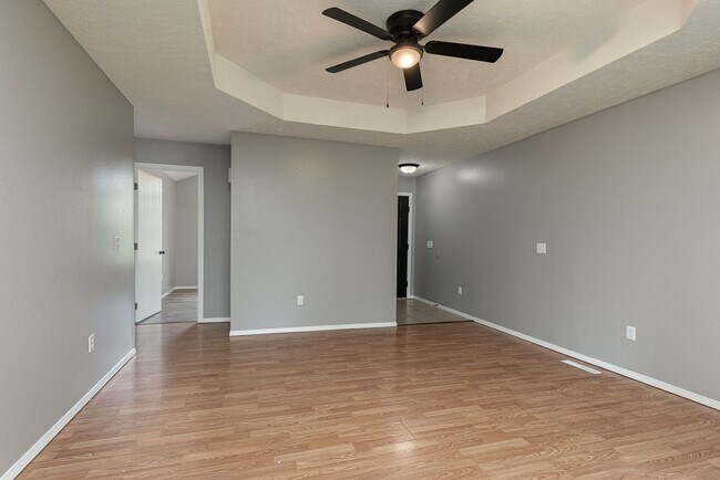 Foto del edificio - REMODELED 3 Bedroom | 2 Bathroom | 2 Car G...