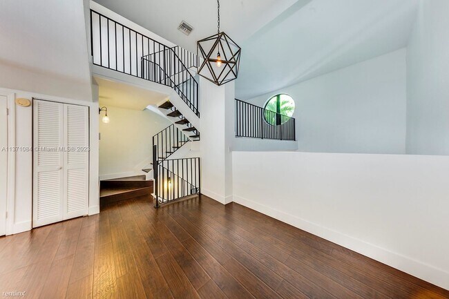 Foto del edificio - 2 br, 2.5 bath Townhome - 3223 Mary St # 10
