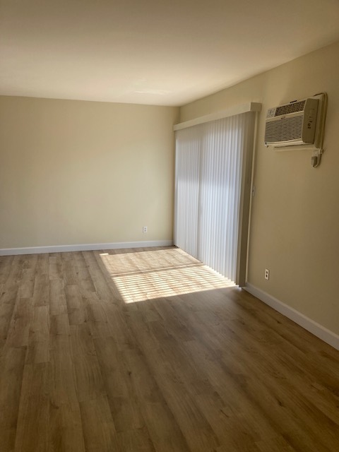Living/Balcony - 6432 Agnes Ave