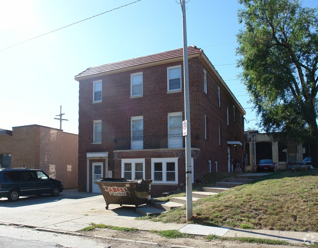 Building Photo - 1907 Jones St